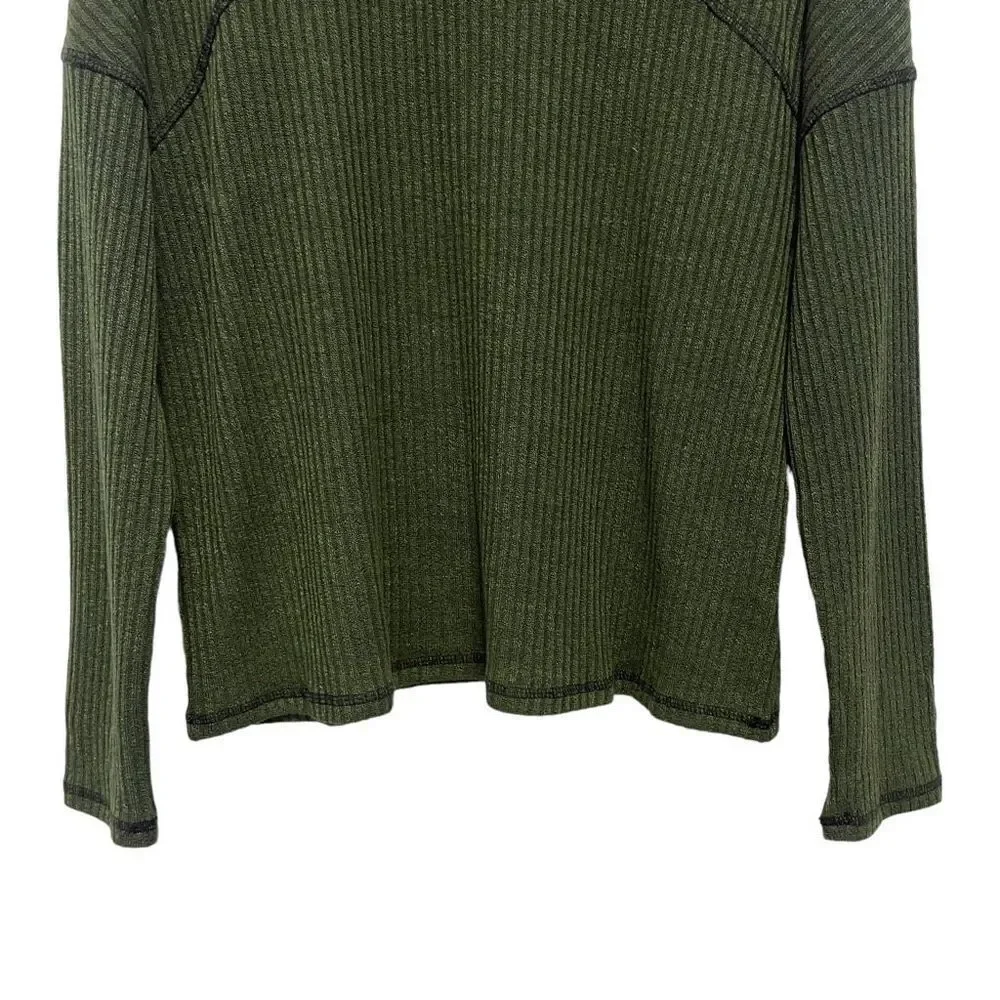 Green Turtle Neck Top - Picture 3 of 6